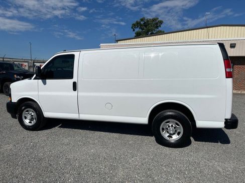 Used 2018 Chevrolet Express 2500 w/ Driver Convenience Package RWD image 13