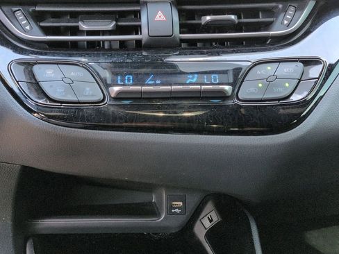 Used 2021 Toyota C-HR XLE image 18