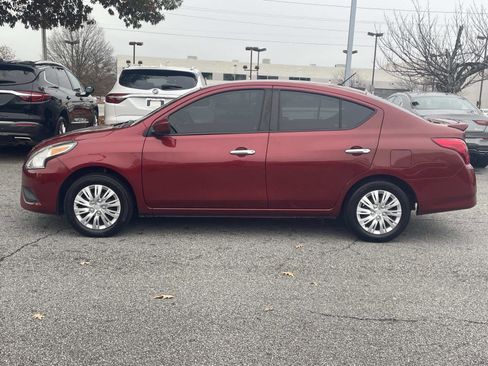 Used 2019 Nissan Versa SV image 2