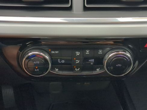 Used 2024 Chevrolet Trax LT w/ Driver Confidence Package FWD image 21