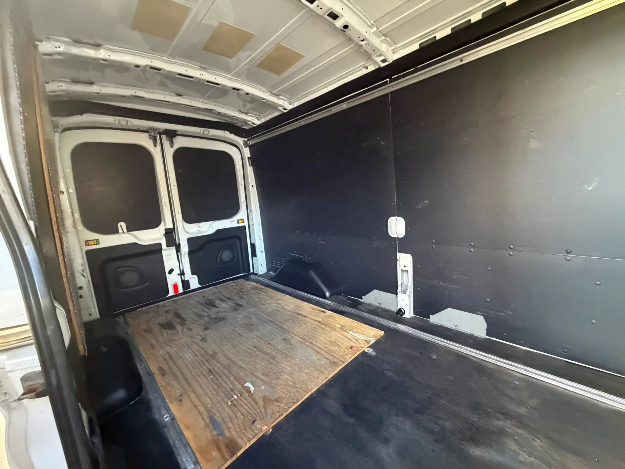 Used 2019 Ford Transit 250 148 Medium Roof RWD image 15