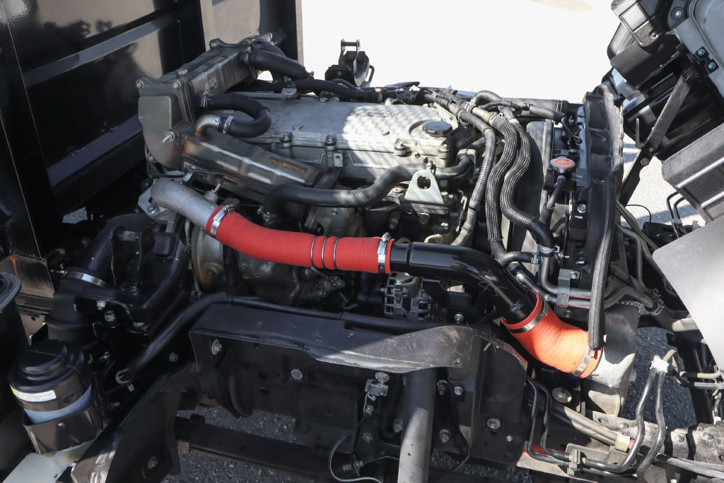 Used 2021 Isuzu NPR RWD image 12
