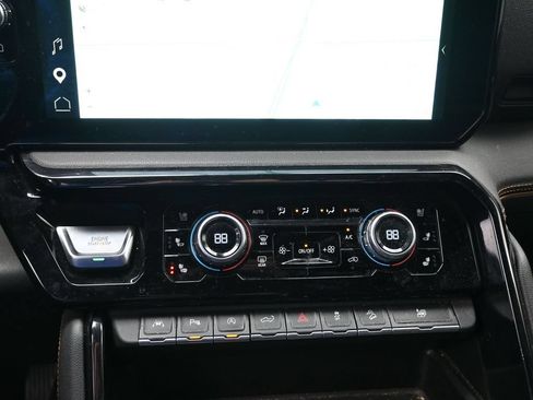 Used 2023 GMC Sierra 1500 AT4 w/ AT4 Premium Package AWD/4WD image 17