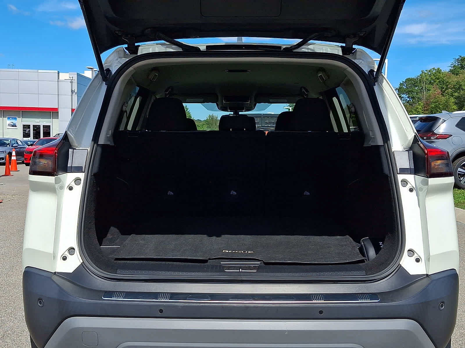 Used 2023 Nissan Rogue SV AWD/4WD image 30