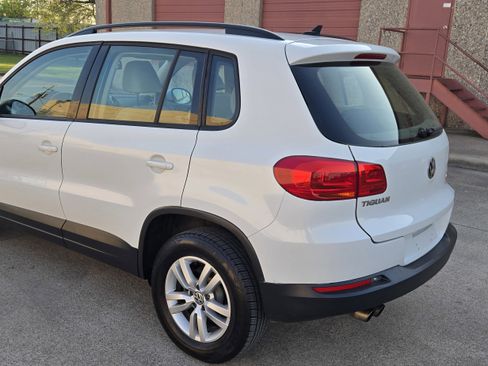 Used 2017 Volkswagen Tiguan S image 6