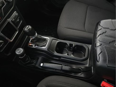 Used 2018 Jeep Wrangler Sport AWD/4WD image 39