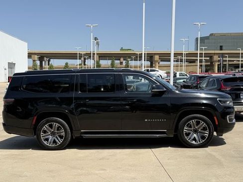 Used 2024 Jeep Wagoneer L Series II RWD image 3
