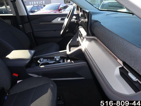 Used 2025 Ford Explorer Active AWD/4WD image 25