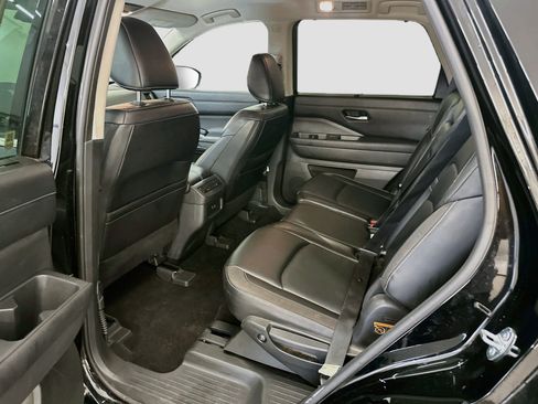 Used 2023 Nissan Pathfinder SL AWD/4WD image 29