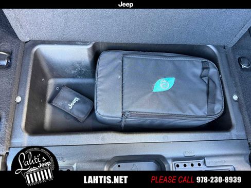 Used 2022 Jeep Wrangler Unlimited Sahara image 31