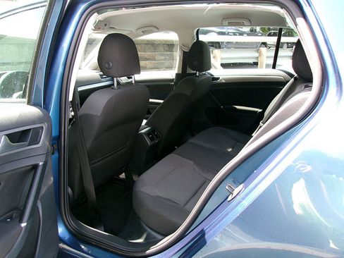 Used 2017 Volkswagen Golf SE image 13