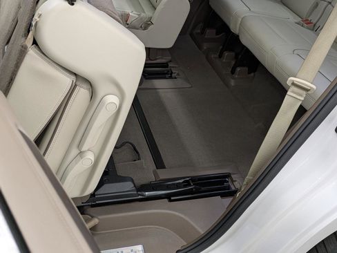 Used 2021 GMC Yukon Denali w/ Denali Premium Package image 26