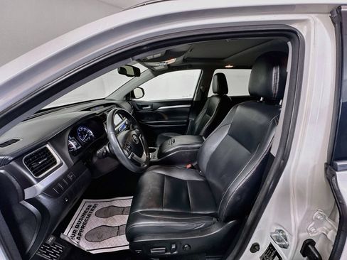 Used 2016 Toyota Highlander XLE AWD/4WD image 21