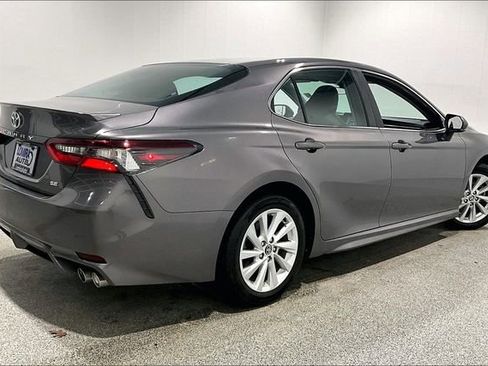 Used 2024 Toyota Camry SE FWD image 5