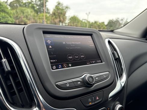 Used 2024 Chevrolet Equinox LT FWD image 17