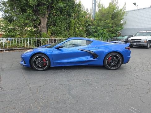 Used 2021 Chevrolet Corvette Stingray Premium Cpe w/ Z51 Performance Package RWD image 4