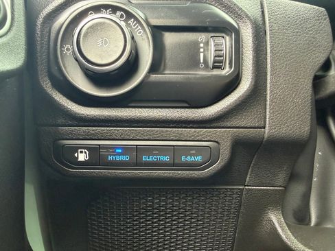 Used 2024 Jeep Wrangler Willys image 17