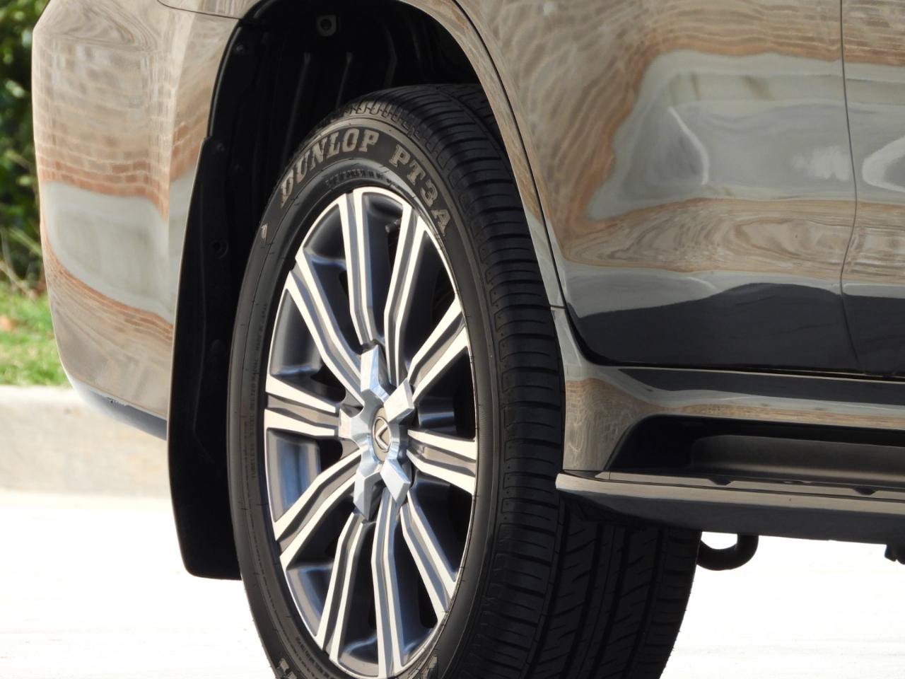 Used 2016 Lexus LX 570 4WD image 17