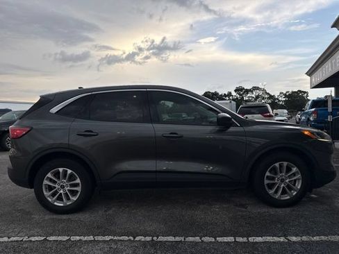 Used 2020 Ford Escape SE FWD image 3