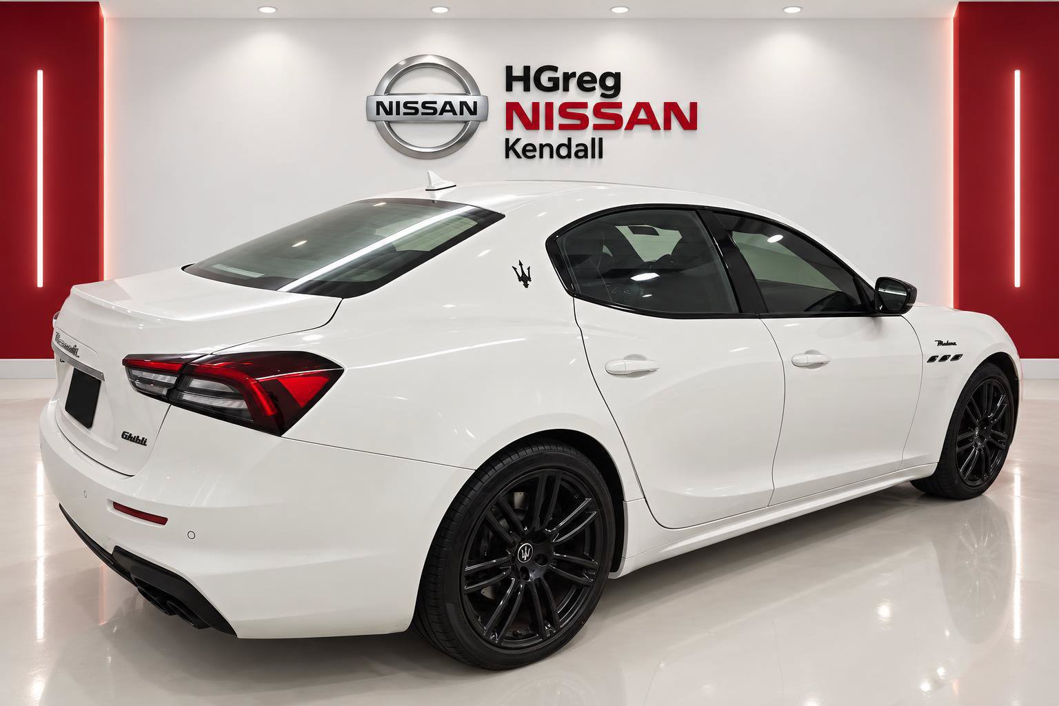 Used 2023 Maserati Ghibli Modena RWD image 4
