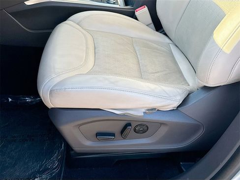 Certified 2022 Ford Explorer Platinum w/ Equipment Group 601A image 17