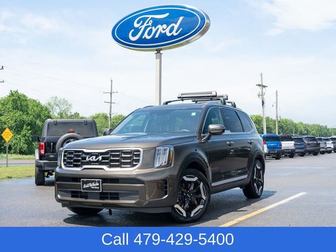 Used 2025 Kia Telluride S AWD/4WD image 2