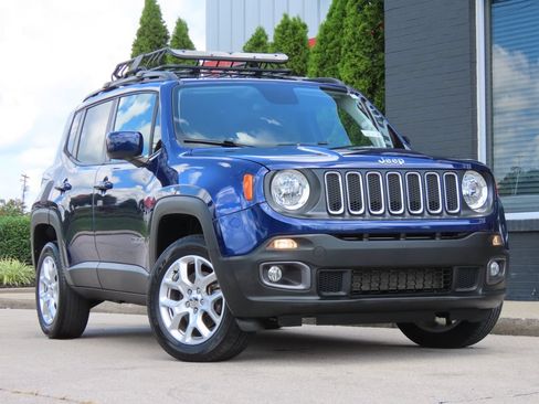 Used 2018 Jeep Renegade Latitude w/ UConnect 8.4 Nav Group FWD image 2
