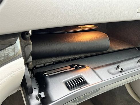 Used 2013 Mercedes-Benz SL 550 w/ Premium Pkg image 40