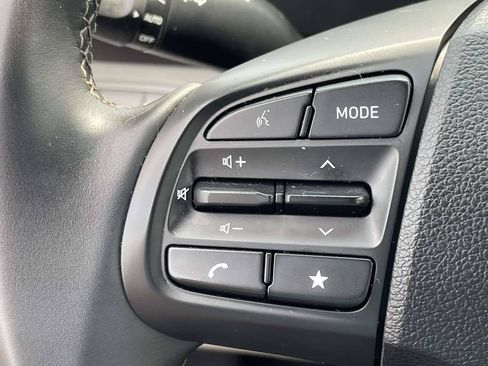Certified 2025 Hyundai Venue SEL FWD image 23
