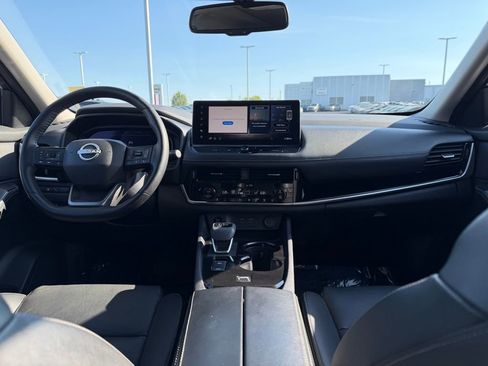 Used 2025 Nissan Rogue SL w/ Tech Package FWD image 30