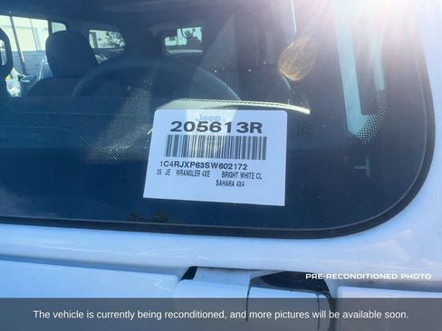 Used 2025 Jeep Wrangler Unlimited Sahara AWD/4WD image 19
