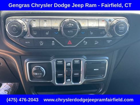 Used 2018 Jeep Wrangler Unlimited Sahara AWD/4WD image 46