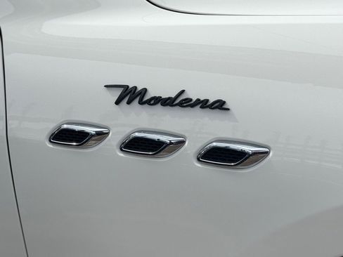 Used 2023 Maserati Levante Modena image 23