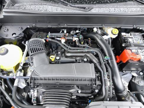 New 2026 Ford Maverick XLT w/ XLT Luxury Package FWD image 33
