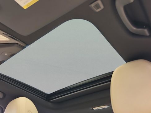 Certified 2023 BMW 330e 330e w/ Convenience Package image 12