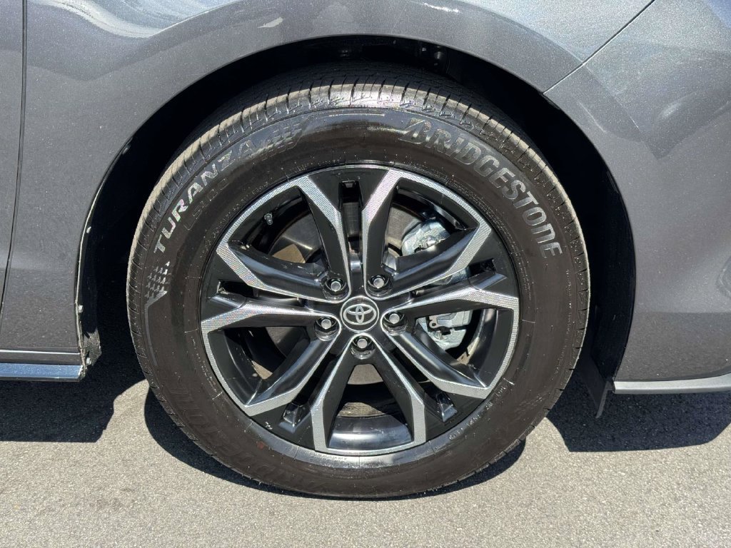 Used 2025 Toyota Sienna Platinum AWD/4WD image 29