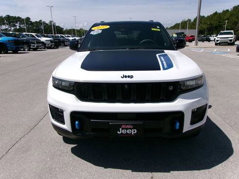 Used 2022 Jeep Grand Cherokee Trailhawk w/ Advanced Protech Group II AWD/4WD image 5