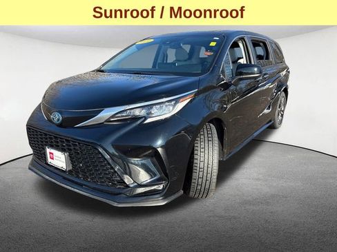 Used 2024 Toyota Sienna XSE image 5