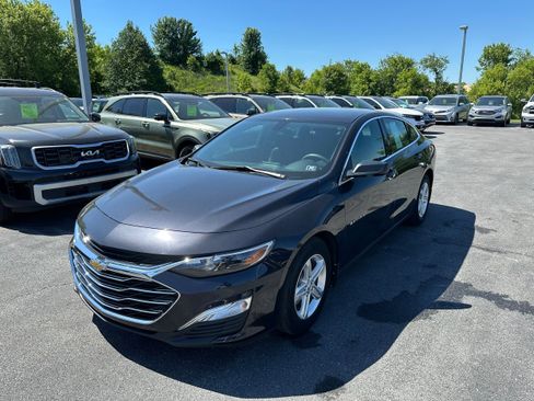 Used 2022 Chevrolet Malibu LS FWD image 1