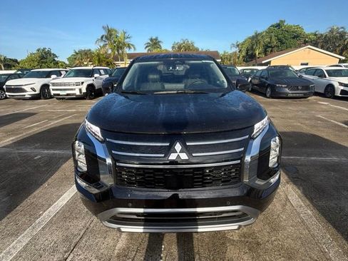 Used 2025 Mitsubishi Outlander SE AWD/4WD image 2
