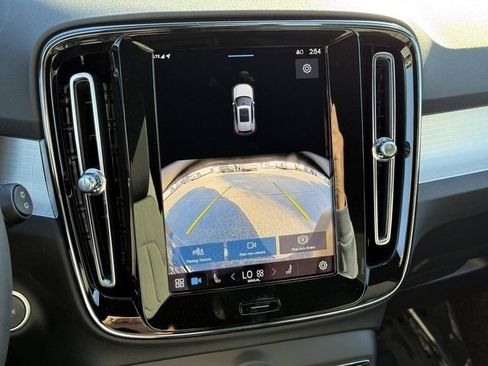 New 2025 Volvo XC40 B5 Core image 23