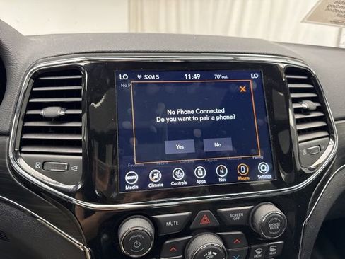 Used 2022 Jeep Grand Cherokee Limited image 24