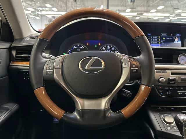 Used 2015 Lexus ES 300h w/ Navigation System Package FWD image 15