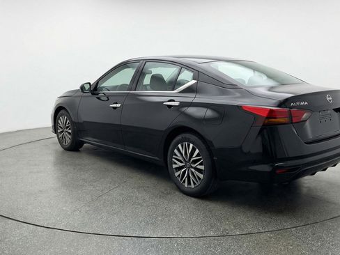 Used 2025 Nissan Altima 2.5 SV image 6