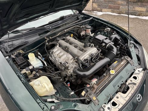 Used 2000 MAZDA MX-5 Miata RWD image 11