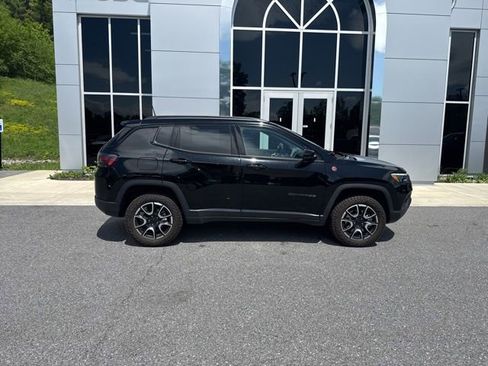 Used 2024 Jeep Compass Trailhawk w/ Trailhawk Elite Group AWD/4WD image 7