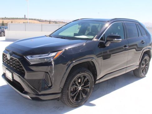 Used 2022 Toyota RAV4 SE w/ Convenience Package AWD/4WD image 6