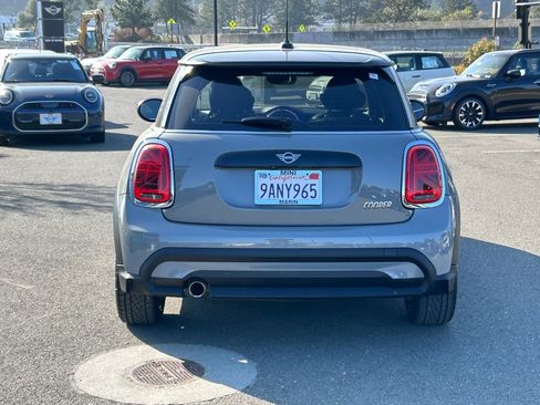 Used 2022 MINI Cooper 2-Door Hardtop image 4