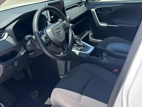 Used 2025 Toyota RAV4 LE AWD/4WD image 5