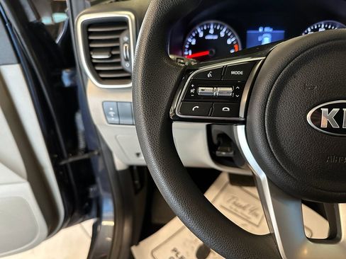 Used 2022 Kia Sportage LX image 11